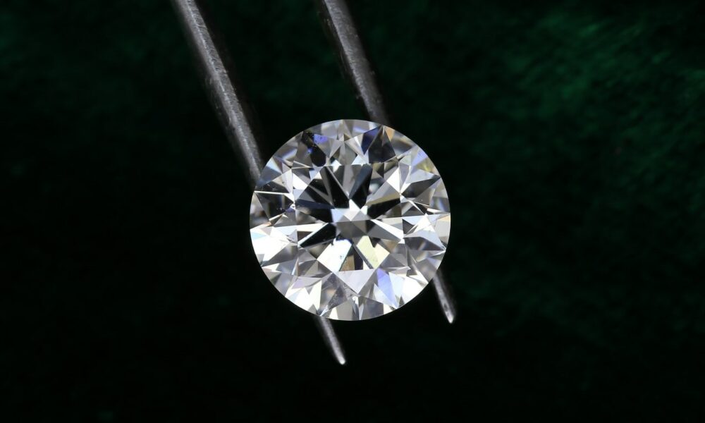 shine-on:-the-charm-of-lab-grown-diamond